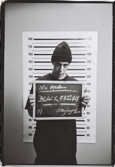 Arrested Photoshoot, Prison Party, Prison Photography, Halloween Shoot, Halloween Party Photo, Party Photo Backdrop, Black Friday Ads, Photo Room, Prison Cell