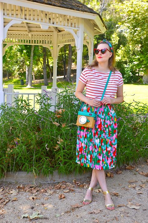 Hello Katie Girl: Restyling my Confetti Floral Skirt Creative Style Personality Outfits, Quirky Style, Mixing Patterns Fashion, Mixing Prints Fashion, Floral Skirt Outfits, Printed Skirt Outfit, Outfits With Striped Shirts, Spring Summer Capsule Wardrobe, Multicolor Skirt