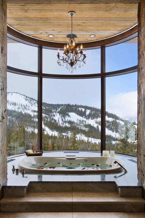 A rustic-chic home surrounded by the Rocky Mountains Rustic Chic Bathrooms, Sunken Bathtub, Romantic Bathrooms, Window In Shower, Rustic Bathroom Designs, Bathroom Decor Luxury, Bathtub Design, Gorgeous Bathroom, Rustic Bathrooms