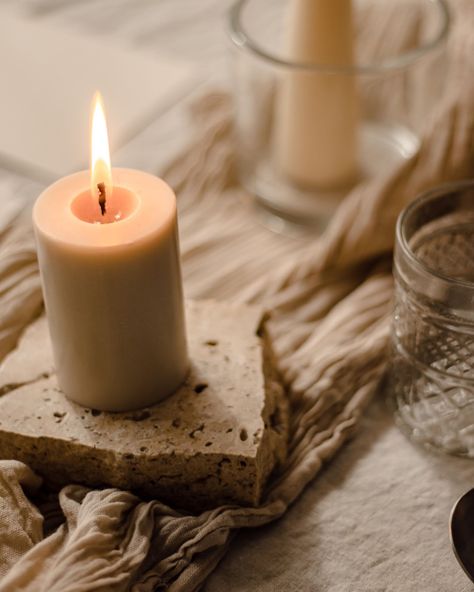 Travertine Wedding Table, Natural Stone Wedding Decor, Stone Centerpieces Wedding, Travertine Table Decor, Travertine Wedding Decor, Stone Centerpieces, Stone Wedding Decor, Japandi Wedding, Candle Tablescapes