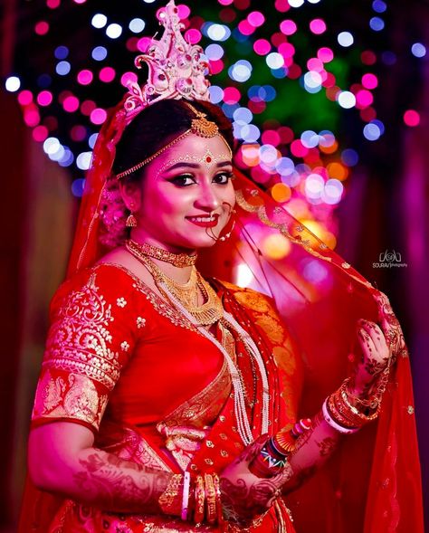 Bengali Marriage, Wedding Photoshooting, Bengali Fashion, Poses Bride, Pre Wedding Photoshoot Props, Swag Wallpaper, Indian Bride Makeup, Bridesmaid Photoshoot, Indian Wedding Poses