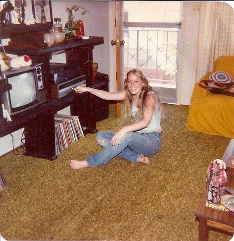 1979. 1970s Room, 70s Aesthetic, 70s Vibes, Seventies Fashion, 80s Aesthetic, Vintage Americana, Old Soul, Retro Aesthetic, Girl Next Door