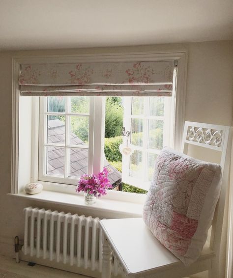 Cottage bedroom window Cottage Window Dressing, Cottage Blinds, Window Dressing Ideas, Bedroom Window Dressing, Toad Hall, Country Cottage Interiors, Cottage Windows, Cottage Bed, Dressing Ideas