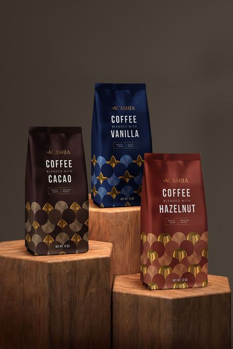 Acashia is a coffee company founded in 2020 by two young coffee lovers. The product has a premium quality and the founders' desire was to translate that feeling to the packaging. 
Being distinctive is always a challenge, because you have to find the right balance so that the brand stands out but at the same time the type of the product is recognized. The result is a solid structure that makes it easy to identify the brand. Coffee Bag Design, Coffee Poster Design, Coffee Advertising, Coffee Bean Bags, Coffee Shop Branding, Chocolate Packaging Design, Coffee Pack, Coffee Box, Hazelnut Coffee