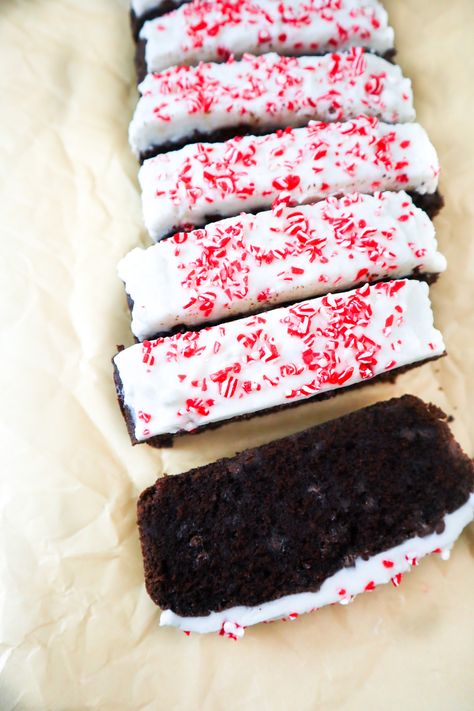 Chocolate Peppermint Bread, Christmas Bread Ideas, Peppermint Cocoa, Chocolate Peppermint Bark, Fine Dining Desserts, Christmas Bread, Peppermint Hot Chocolate, Chocolate Bread, Bread Ingredients