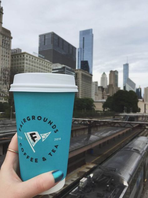 Downtown Chicago Coffee Shops: Add these awesome coffee shops in downtown Chicago to your itinerary! #coffee #travel #chicago #traveldaze #midwest Fun Coffee Recipes, Chai Tea Drinks, Chicago Coffee Shops, Travel Chicago, Chicago Coffee, Coffee Around The World, Coffee Pins, Expensive Coffee, Coffee Guide