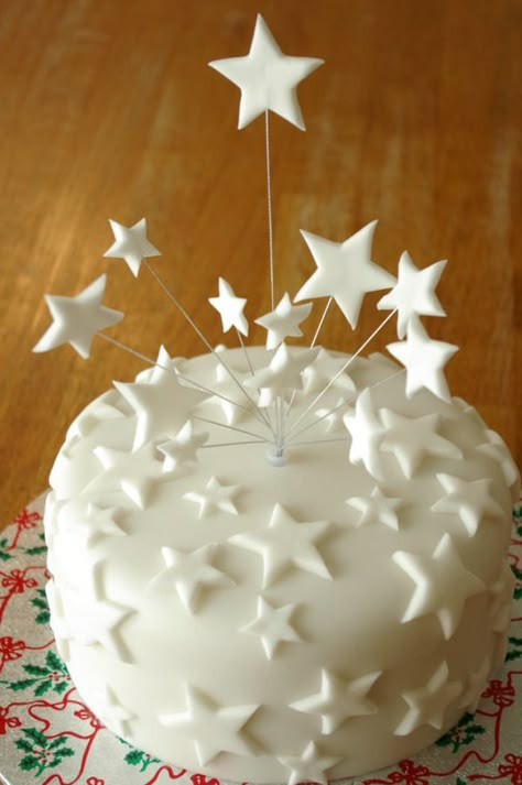 Cake Serving Chart, Xmas Cakes, Sparkle Cake, Star Core, Bday Dinner, Star Cake, Cake Writing, Christmas Cake Designs, Inflatable Chair