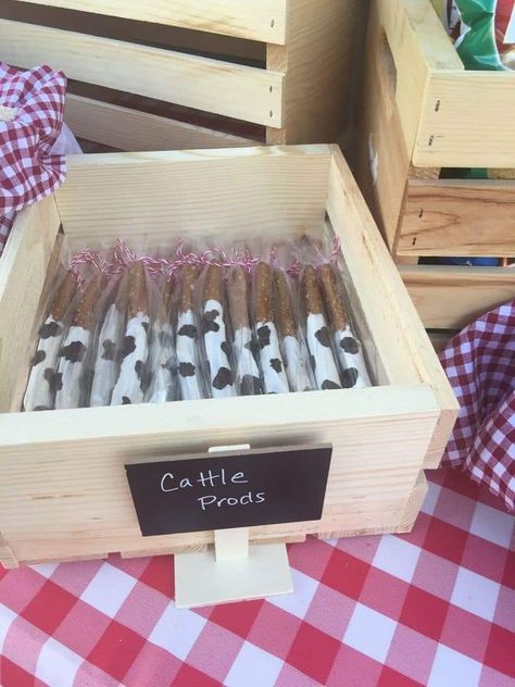 Cow Theme Snack Table, Cowboy Pretzel Rods, Farm Pretzel Rods, Cow First Birthday Food Ideas, Rodeo Theme Dessert Table, Western Pretzel Rods, Cow Pretzel Rods, Cow Party Snacks, Cow Print Party Favors