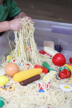 4 seasons theme: ready cloudy with a chance of meatballs...do spaghetti in sensory table and cloud picture for art Preschool Food, Sensory Tubs, Sensory Tub, Weather Theme, Sensory Boxes, Sensory Table, Kids Sensory, Aktivitas Montessori, Sensory Bin