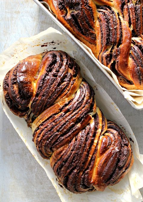 Yeasted Dessert, Babka Knots, Babka Cake, Babka Recipe, Chocolate Babka, Sweet Dough, Cinnamon Bun, Chocolate Filling, Cinnamon Buns