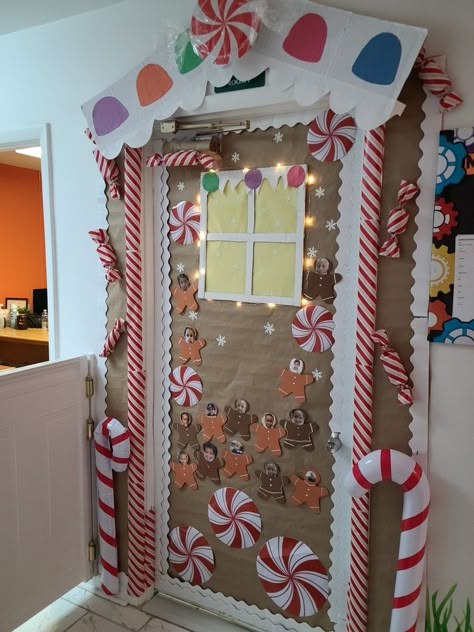 Decorative Christmas Office Doors, Gingerbread House Classroom Door Ideas, Decorate Classroom Door For Christmas, Gingerbread House Door Classroom, Gingerbread Door Decorations For School, Gingerbread House Door Decorations, Gingerbread Door Decorations, Gingerbread Classroom Door, Gingerbread House Classroom Door