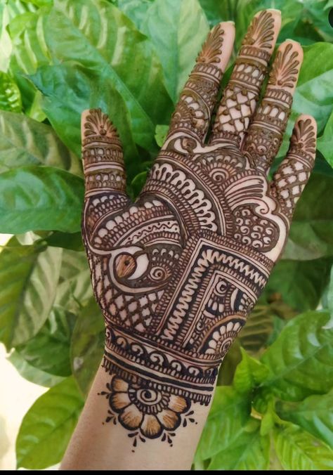 Groom Mehendi Designs Back Side, Henna Captions, Arabic Mehendi, Beautiful Simple Mehndi Design, Latest Arabic Mehndi Designs, Short Mehndi Design, Front Mehndi Design, Palm Mehndi Design, Mehndi Designs For Kids