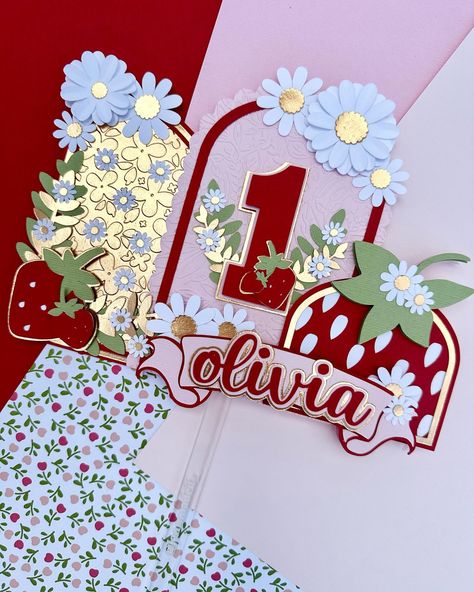 My favorite strawberry photo dump🍓 Banner & Topper Base @thebeehivemembers ✨ Strawberry & Daisy’s @withloveandglitterdesigns 🫶🏻 Cardstock @bazzillbasicspaper & @michaelsstores . . . #strawberrypartydecor #strawberrypartytheme #strawberrycookies #strawberrycaketopper Strawberry Theme Party, Strawberry Cake Topper, Strawberry Photo, Summer Theme Party, Strawberry Theme, Berry First Birthday, Handmade Cake Topper, Summer Party Themes, First Birthday Party Decorations