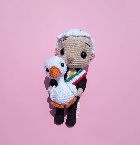 AMLO amigurumi 🥺🥺🥺 Pedido se irá a EUA 🥺🥺🥺 #crochet #amigurumi #AMLO #crochetersofinstagram #mexico #querétaro #leon Toy Pattern, Diy Crochet Projects, Crochet Toy, Crochet Toys Patterns, Stuffed Toys Patterns, Crochet Doll, May 1, Diy Crochet, Crochet Toys