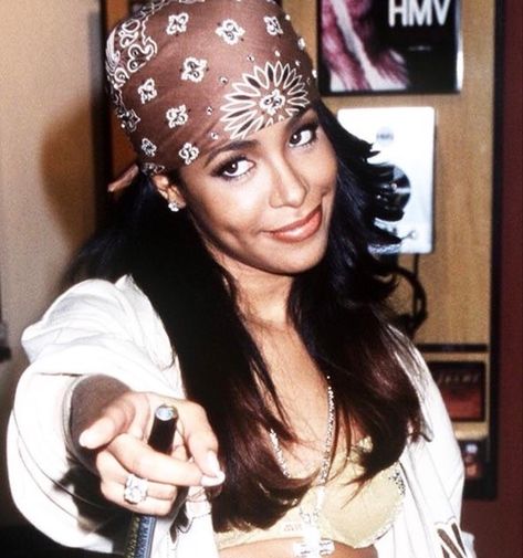 Aaliyah Profile Pic, Aaliyah Aesthetic Pfp, Celebrity Pfp Aesthetic, Aaliyah 2000's, 2000s Aaliyah, Aaliyah Icons, Aaliyah Pfp, 2000s Rnb Aesthetic, Aaliyah Costume