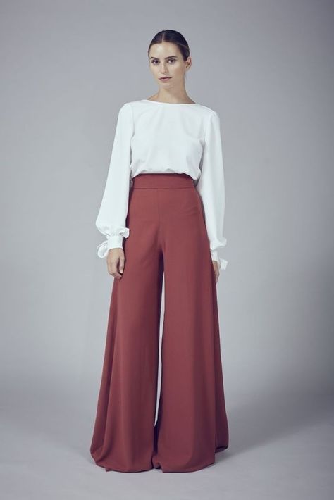 Celana Palazzo, Palazzo Pants Outfit, Model Rok, Wide Legged Pants, Wide Leg Pants Outfit, Leg Pants Outfit, Red Pants, Business Outfit, Mode Hijab