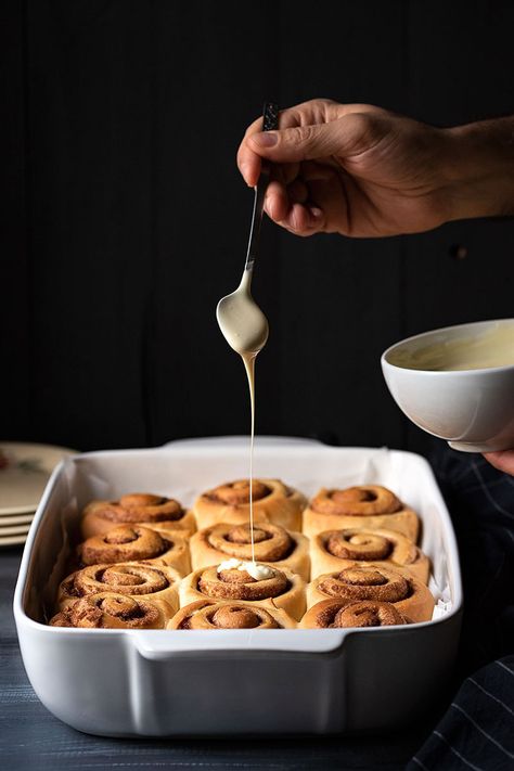 Cinnamon Rolls Photography, Cinnamon Rolls Aesthetic, Best Icing, Homemade Cinnamon Rolls Recipe, White Chocolate Icing, Cinnamon Roll Recipe Homemade, Aesthetic Dinner, Best Cinnamon Rolls, Homemade Cinnamon Rolls