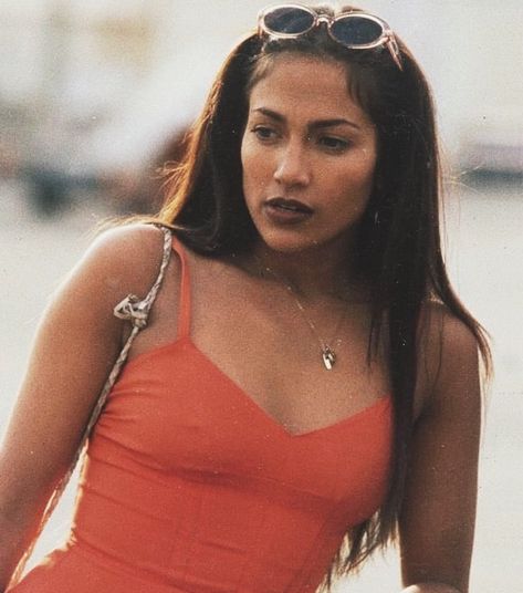 Jennifer Lopez 90s Jlo 2000s Fashion, Latina Woman Aesthetic, Jlo 2000s, 90s Latina Fashion, 2000s Latina Fashion, 90s Latina Aesthetic, 90s Latina, Latina Vibes, Hispanic Aesthetic