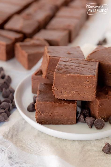 See's Fudge Recipe (Copycat) Home Made Fudge Recipe, Sees Fudge Recipe, Classic Chocolate Fudge, Easy Chocolate Fudge, Easy Holiday Treats, Homemade Fudge Recipes, Chocolate Peanut Butter Fudge, Fudge Recipes Chocolate, Fudge Bars