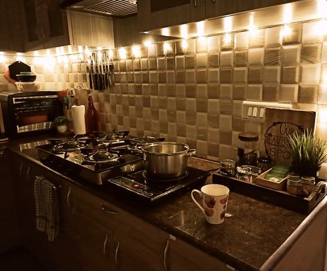 Adding string/fairy lights under the kitchen cabinets can be a temporary solution for those who don't have under-cabinet lighting. Led String Lights Kitchen, String Lights Kitchen Cabinets, Twinkle Lights In Kitchen, Fairy Lights In Kitchen Ideas, Twinkle Lights Kitchen, Kitchen String Lights, String Lights In Kitchen, Fairy Lights In Kitchen, Kitchen Fairy Lights