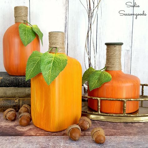 Recycled Bottle Crafts, Painting Glass Jars, Liquor Bottle Crafts, Fall Pumpkin Decor, Fall Pumpkin Crafts, Painted Glass Bottles, Painted Gourds, Painted Wine Bottles, Recycled Bottle