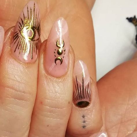 BhamBNails on Instagram: "Gold celestial vibes with Rose Quartz for @indigoforevertattoos 🥀 using @the_gelbottle_inc Marshmallow& Daisy, black GO2 from @brillbirduk and gold chrome from I don't know where! 
@femmefataletattoo 
.
.
.
.
.
.
.
.
.
.
.
.
.
.
.
#nail #nails #nailart #naildesigns #nailsofinstagram #nails💅 #instanails #nailsonfleek #instagram #gels #gelnails #gelnailart #gelnaildesign #gelmanicure #handpainted #illustration #creative #london #nailtechnician #celestial #sun #moon #gold #chromenails #femmefatale #handpokedtattoo #handtattoo #extensions #thegelbottleinc #tgb" Sun Burst Nail Design, Sunrise Nail Art, Boho Sun Nails, Sun Themed Nails, Marshmallow Daisy, Sun Nails Design, Moon Star Nails, Sun And Moon Nails, Sun Nail Art