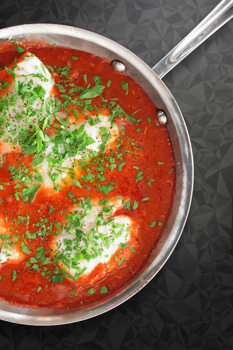 Poached Cod in Tomato Sauce - Just 3 ingredients, plus salt & pepper. Works with cod, haddock, halibut, you name it. Cod With Marinara Sauce, Cod In Tomato Sauce, Paleo Lasagna, Poached Cod, Poached Fish, Paleo Fish, Metabolism Diet, Nom Nom Paleo, Sauteed Zucchini