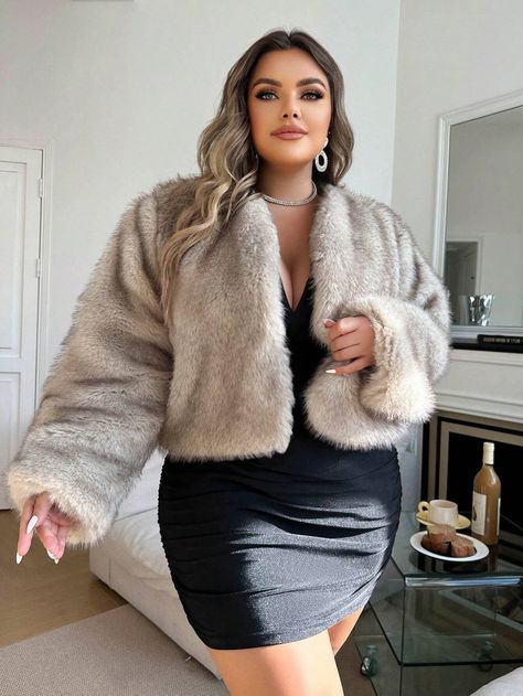 Fuzzy Jacket Outfit, Fuzzy Coat, Faux Fur Coats, Perfect Figure, Jacket Outfit, Fur Coats, Really Cute Outfits, Edgy Outfits, Maternity Wear