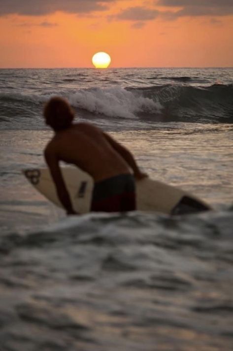 Surfer Guys, Surfing Aesthetic, Surf Aesthetic, Surfer Boys, Surfer Boy, Surf Vibes, Surfing Pictures, Surf Life, Sun Sets