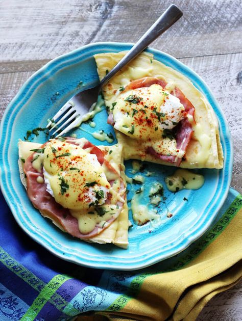 Easy Crepes Eggs Benedict Recipe - super easy twist on this classic American breakfast. Next time you feel like Eggs Benedict, try to pair them with classic French crepes. We couldn't get enough. Crepe Sale, Crepe Recipe Savory, Benedict Recipe, Eggs Benedict Recipe, Egg Benedict, Crepe Recipe, Breakfast Crepes, Mexican Breakfast Recipes, French Crepes