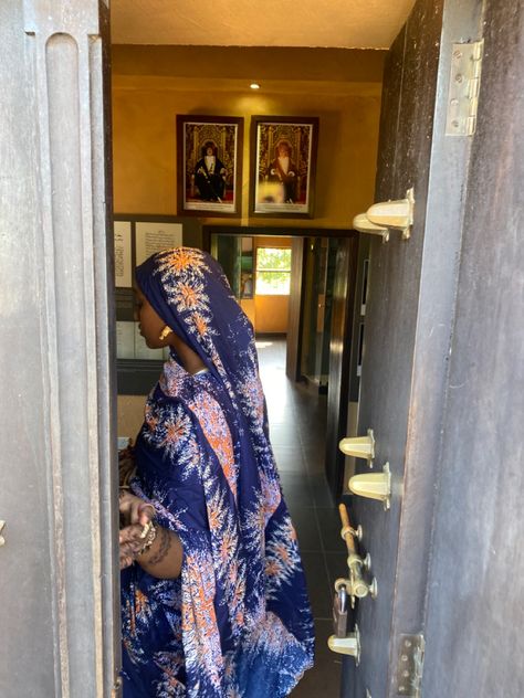 Somali Dirac Aesthetic, Dahab Gold Somali, Somali Culture Aesthetic, East African Aesthetic, African Girl Aesthetic, Somali Girl Aesthetic, Baati Somali, Somali Henna, East African Women