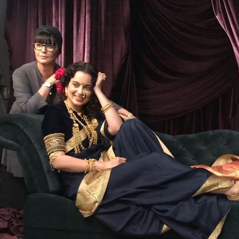 Neeta Lulla with Kangana Ranaut for “Manikarnika” Manikarnika Kangana Look, Marathi Bride, Nauvari Saree, Wedding Couture, Neeta Lulla, Kangana Ranaut, Bollywood Cinema, Queen Pictures, Saree Photoshoot