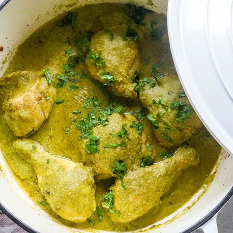 Pollo en Salsa Verde Recipe | Sur La Table Chicken Verde, Hispanic Dishes, Salsa Tomatillo, Chicken Pollo, Salsa Verde Recipe, Weekend Recipes, Big Dinner, Salsa Verde Chicken, Verde Recipe