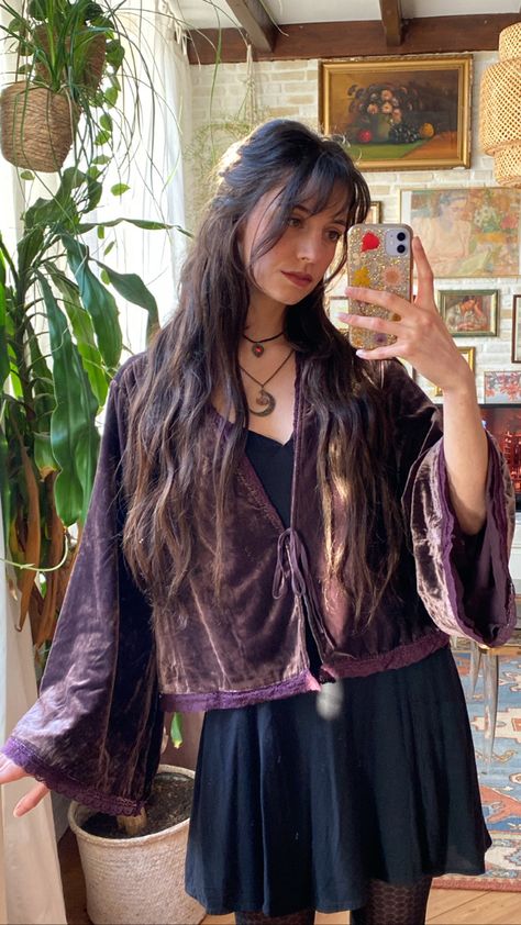 Velvet Tops Outfit, Whimsigoth Style, Whimsigoth Aesthetic, Witchy Outfits, Mode Hippie, Velvet Clothes, Purple Outfits, Neue Outfits, Free People Top