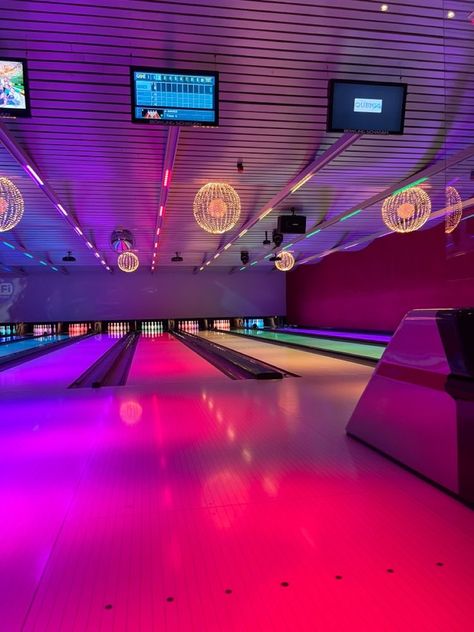 Bowling Aesthetic Wallpaper, Bowling Ball Aesthetic, Neon Bowling Party, Bowling Date Aesthetic, Boliche Aesthetic, Bowling Alley Aesthetic, Bowling Alley Carpet, Bowling Aesthetic, Neon Bowling