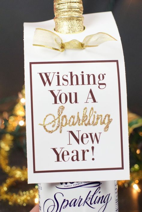 Sparkling New Year's Gift New Years Coworker Gifts, Gift Images, New Year's Eve Crafts, Tags Ideas, Kpop Ideas, Happy New Year Gift, Marketing Gift, Background Pics, Mail Gifts