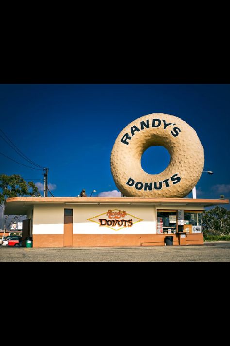 Donut Sign, Randys Donuts, Car Hop, Best Donuts, Golden Sky, Inglewood California, Places In California, Los Angeles International Airport, Delicious Donuts