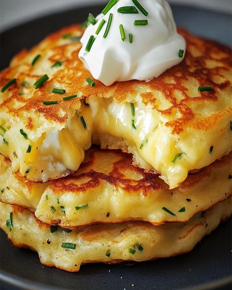 Cheese & Chive Pancakes Recipe – Savory, Easy & Delicious Pancakes Recipe Fluffy, Holiday Fruit Cake, Lunch Easy, Fluffy Pancake Recipe, Pancakes For Breakfast, Savory Pancakes, Fruitcake Recipes, Rich Desserts, Breakfast Pancakes