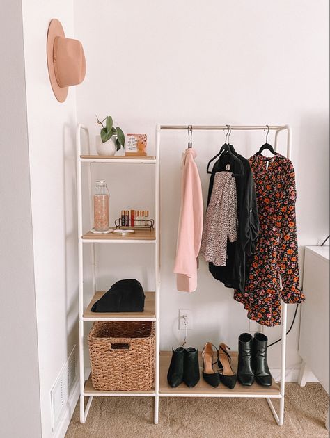 Wardrobe Rack In Bedroom, Garment Rack Bedroom, Small Closet Room, Capsule 2023, Rack Wardrobe, Clothing Rack Bedroom, Bedroom Wardrobe Ideas, Room Ideas For Small Rooms, Rack Clothes