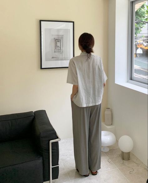 Muji Aesthetic Outfit, Muji Aesthetic, Photogenic Poses, Athletic Hairstyles, Fits Women, Ulzzang Fashion, Cool Fits, Aesthetic Outfit, Work Outfits Women