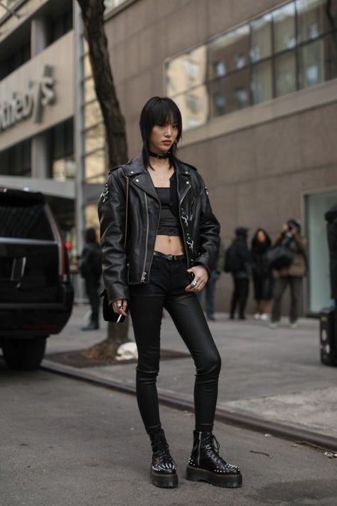 (99+) Black-is-no-colour on Tumblr - #Sora Choi Sora Choi Street Style, Grunge Glam Outfits, Bike Outfits Women, Nya Smith, Biker Women, Rock Women, Sora Choi, Freja Beha Erichsen, Fashion Reference