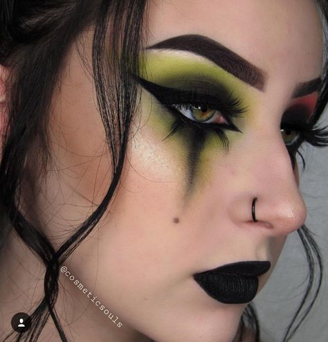 Green And Black Eyeshadow, Goth Eye Makeup, Concert Makeup, Yellow Makeup, Punk Makeup, Halloween Eye Makeup, Rave Makeup, Smink Inspiration, Black Eyeshadow