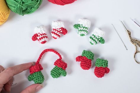 Mini Mittens ornament free crochet pattern Crochet Tiny Christmas Hat, Crochet Christmas Appliques, Tree Applique Pattern, Crochet Snow Globe, Easy Crochet Christmas Tree, Crochet Bells, Crochet Christmas Ornaments Free Pattern, Tree Applique, Crochet Christmas Ornaments Free