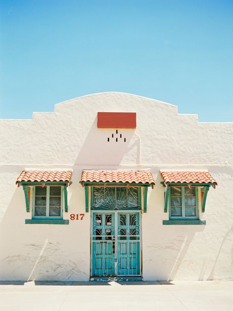 Vintage Phoenix Arizona, Phoenix Architecture, Phoenix Arizona Aesthetic, Arizona Architecture, Desert Inspo, Phoenix Photo, Oasis Springs, Arizona Aesthetic, Retro Motel