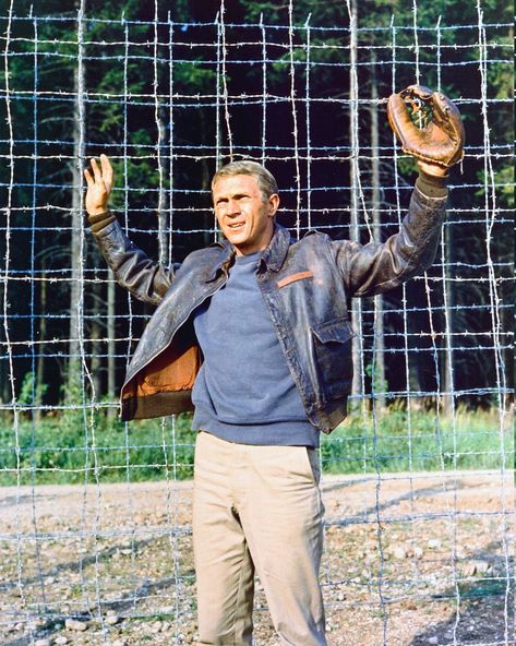 McQueen Escape Movie, Actor Steve Mcqueen, Steve Mcqueen Style, Steven Mcqueen, Steve Mc, Art Of Manliness, Gene Kelly, Great Escape, The Great Escape