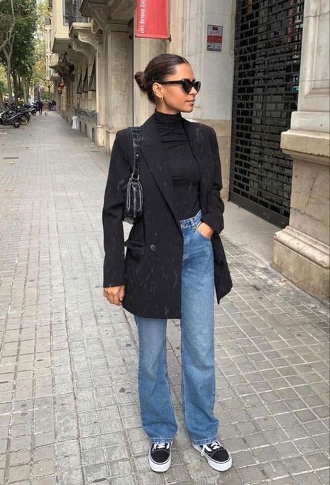 Casual Outfits With Straight Leg Jeans, Outfit With Black Blazer For Women, Outfits For Brunch Winter, Trendy Fall Outfits For Women 2024, Dark Wide Leg Jeans Outfit, Culotte Jeans Outfit, Outfit Con Converse, Wide Leg Jeans Outfit Winter, Winter Minimalist Outfit