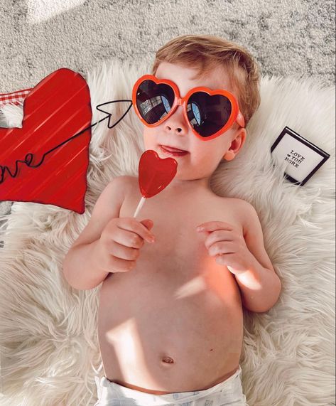 Valentines shoot | toddler | vday picture | toddler boy | kisses | lollipop Diy Toddler Valentines Photoshoot, Valentines Toddler Photoshoot, Toddler Boy Valentine Photo Shoot, Toddler Valentines Day Pictures, Valentines Baby Photos, Fall Baby Pictures, Valentines Surprise, Toddler Beach, Toddler Photoshoot