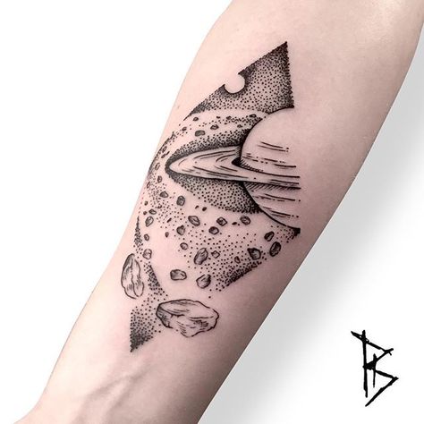 Tattoo Universe, Outer Space Tattoos, Illustrative Tattoo, Geometric Art Tattoo, Planet Tattoo, Mangas Tattoo, Drawing Cool, Space Tattoos, Universe Tattoo