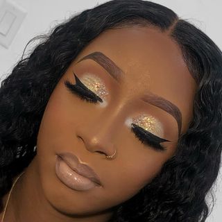 Melissa🎀 (@beautyby_melissa) • Instagram photos and videos Purple Dress Makeup Ideas, Glam Makeup Glitter, Purple Dress Makeup, Wedding Makeup Black Women, Eye Makeup Glitter, Dramatic Wedding Makeup, Diy Wedding Makeup, Dramatic Wedding, Face Beat Makeup