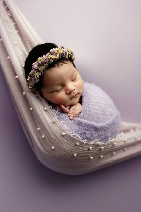 Newborn Themed Photoshoot, Newborn Swing Photography, Unique Newborn Photoshoot Ideas, Newborn Posing Table, Newborn Photography Girly, Creative Newborn Photography, Lifestyle Newborn Photos, Newborn Studio, Newborn Baby Photoshoot